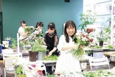 フラワー実習室で実習