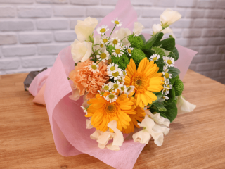 季節の花束アレンジメント